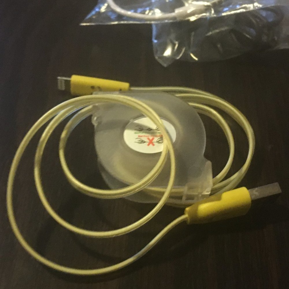 Retractable USB Data Charge Cable iPhone - Picture 6 of 6
